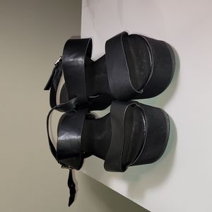 used size 8 black bamboo heels